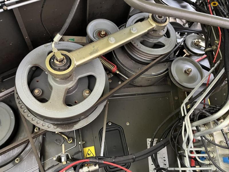 Claas lexion 760 combine harvester with 31 foot header 36