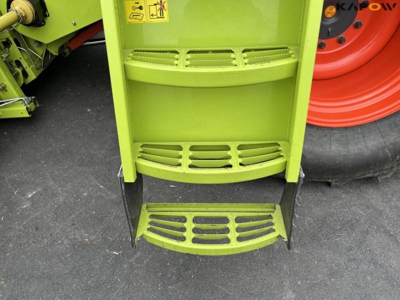 Claas lexion 760 combine harvester with 31 foot header 44