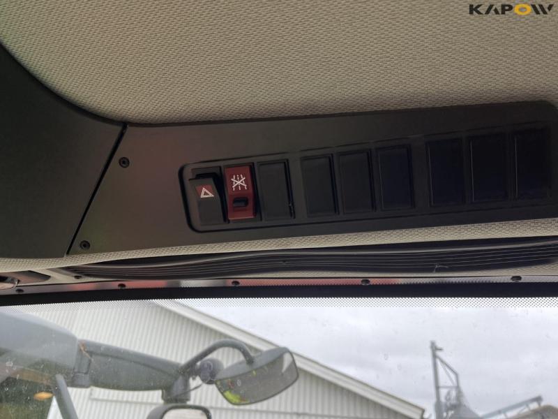 Claas lexion 760 combine harvester with 31 foot header 59