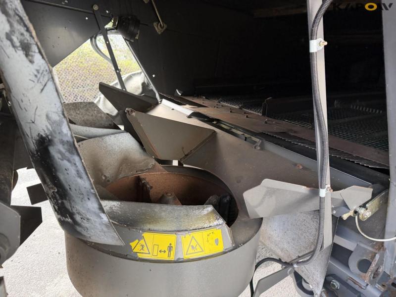 Claas Lexion 770 combine harvester 30