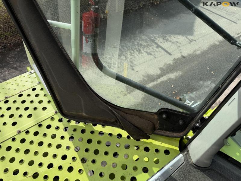 Claas Lexion 770 combine harvester 73