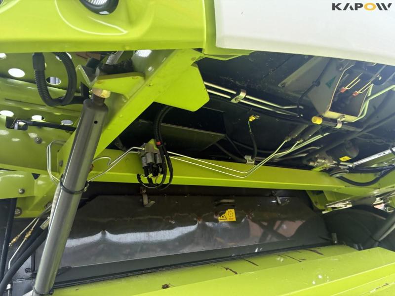 Claas lexion 780 TT combine harvester 37