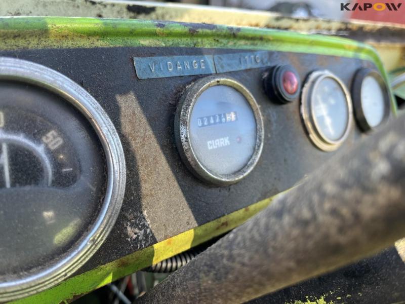 Clark 5 ton forklift 33