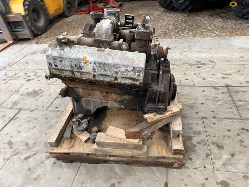 Cummins 903 engine 4