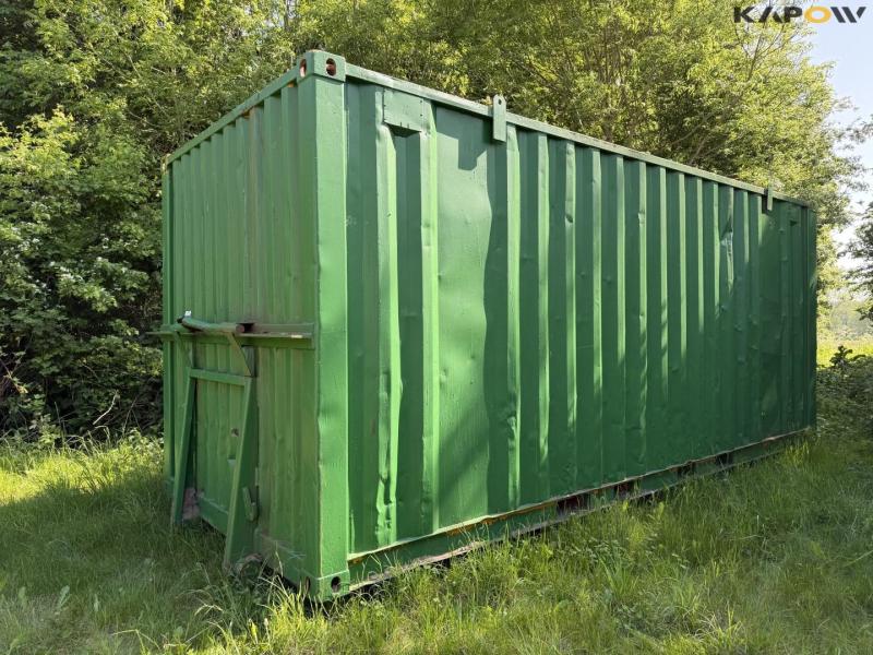 Container closed with doors 1