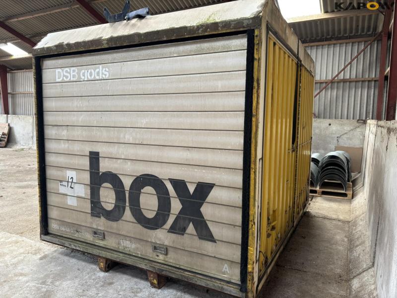 Container with aluminum sliding doors 5