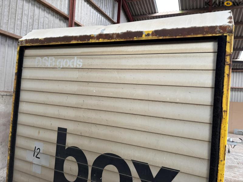 Container with aluminum sliding doors 12