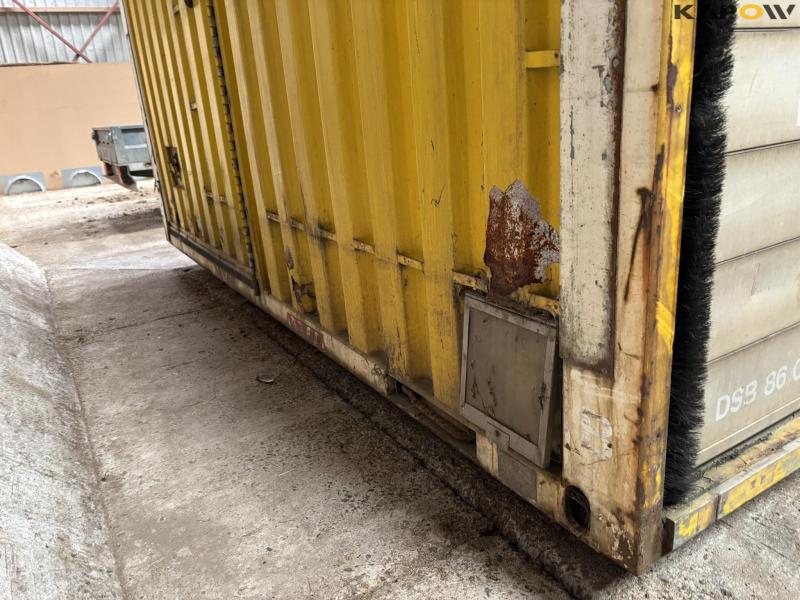 Container with aluminum sliding doors 13