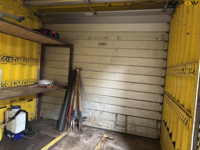 Container with aluminum sliding doors 20