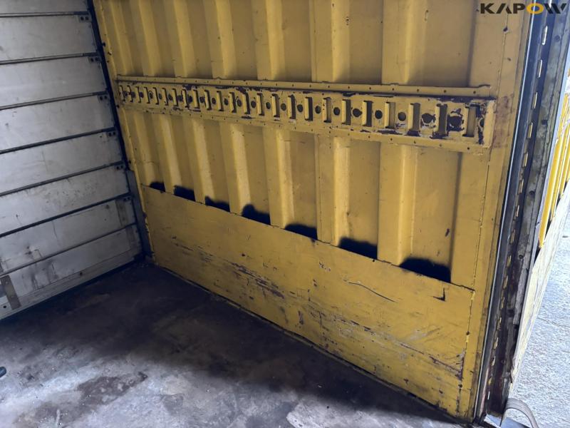 Container with aluminum sliding doors 21