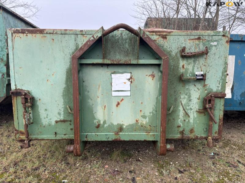 Container with hook lift 2