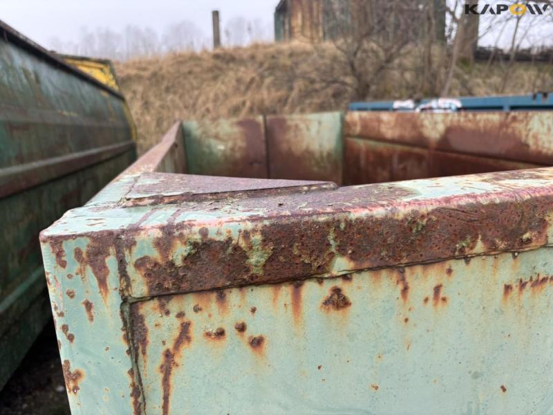 Container with hook lift 9