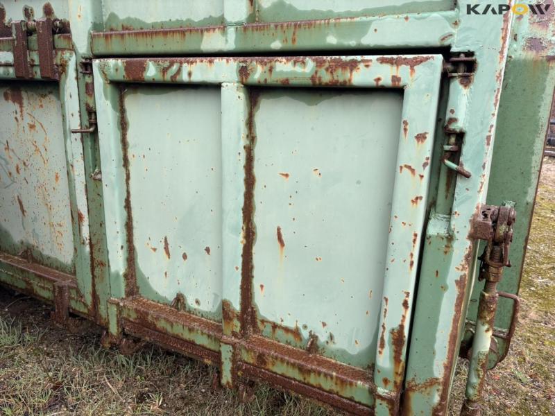 Container with hook lift 16