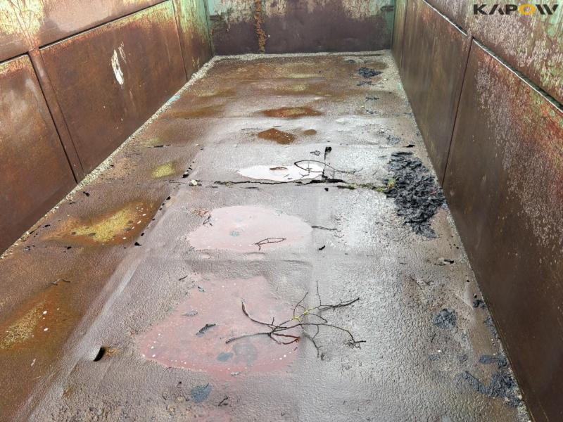 Container with hook lift 24