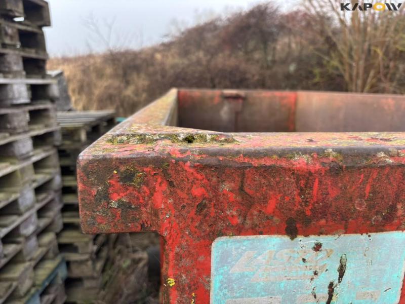 Container with hook lift 13