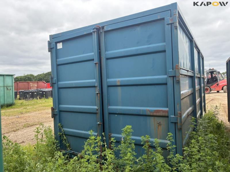 Container with closed sides that can be opened 4