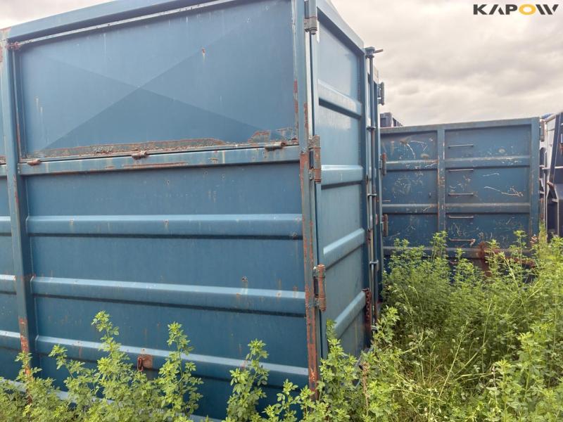 Container with closed sides that can be opened 5