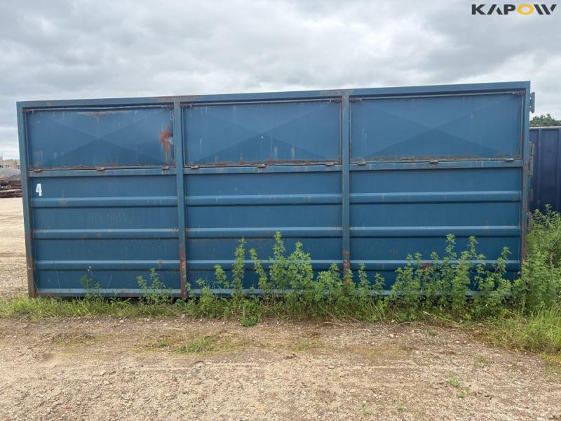 Container with closed sides that can be opened 6