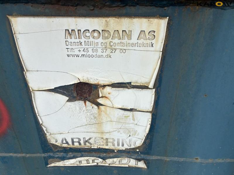 Container with closed sides that can be opened 7