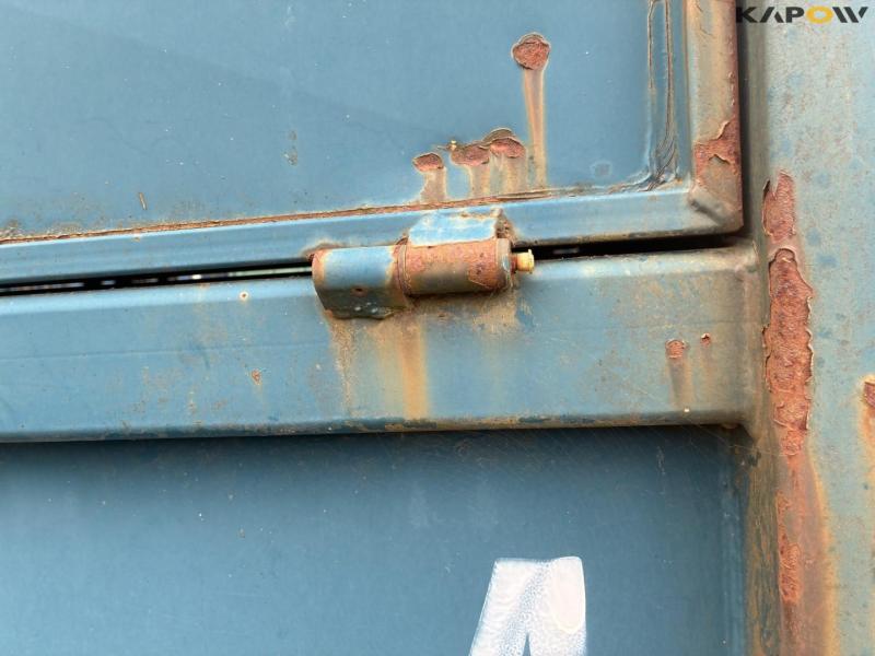 Container with closed sides that can be opened 12
