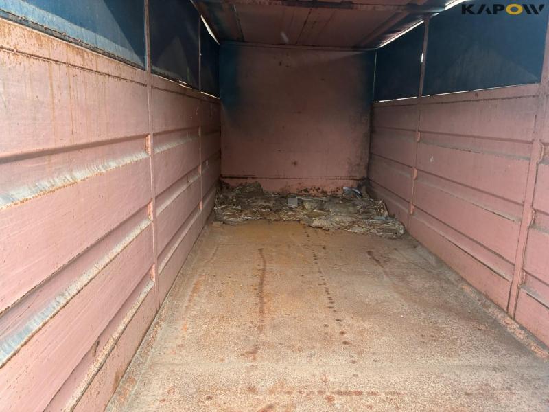 Container with closed sides that can be opened 21