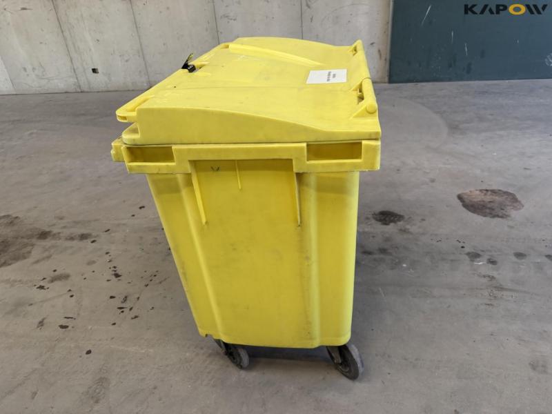 Container for oil filter etc. 8