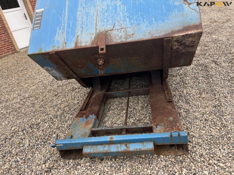 Container for pallet forks 10
