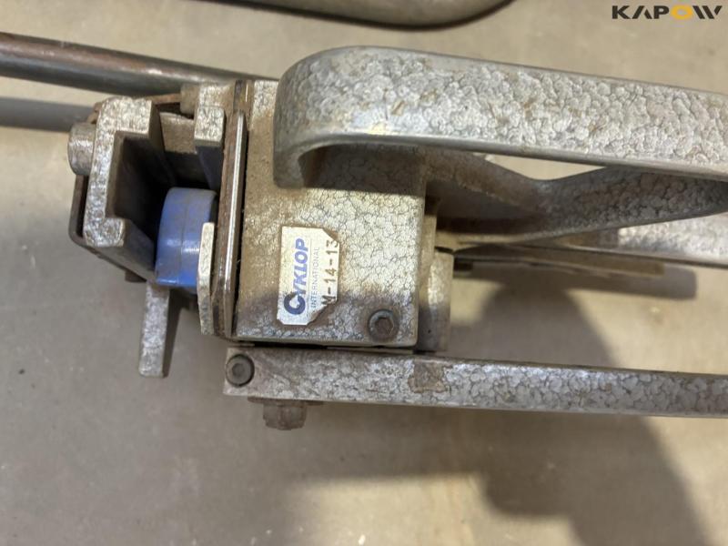 Cyklop steel strapping clamp and trolley 8
