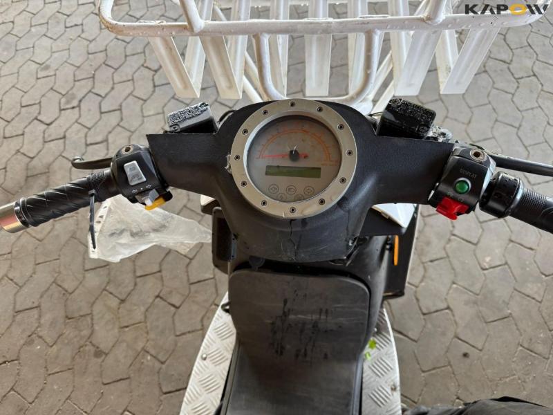 DAO 365 Electric moped with box 14