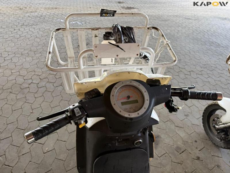 DAO 365 Electric moped with box 19