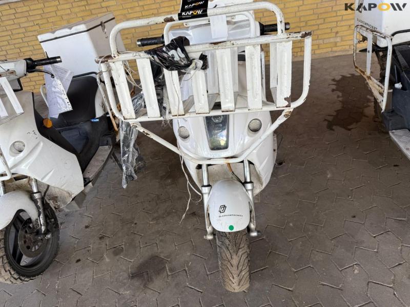 DAO 365 Electric moped with box 20