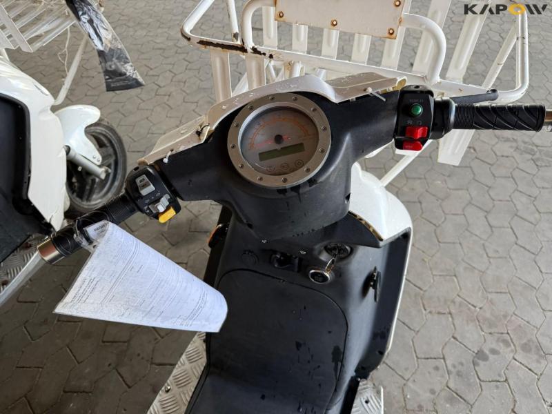 DAO 365 Electric moped with box 26