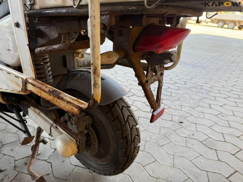 DAO 365 Electric moped with box. 8