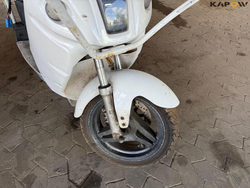 DAO 365 Electric moped with box. 11