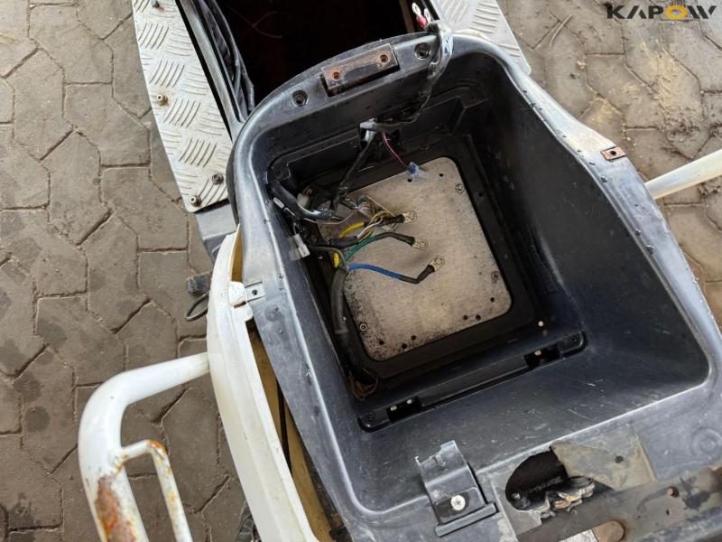 DAO 365 Electric moped with box. 17