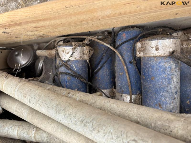 Delaval milking machines with collectors 13