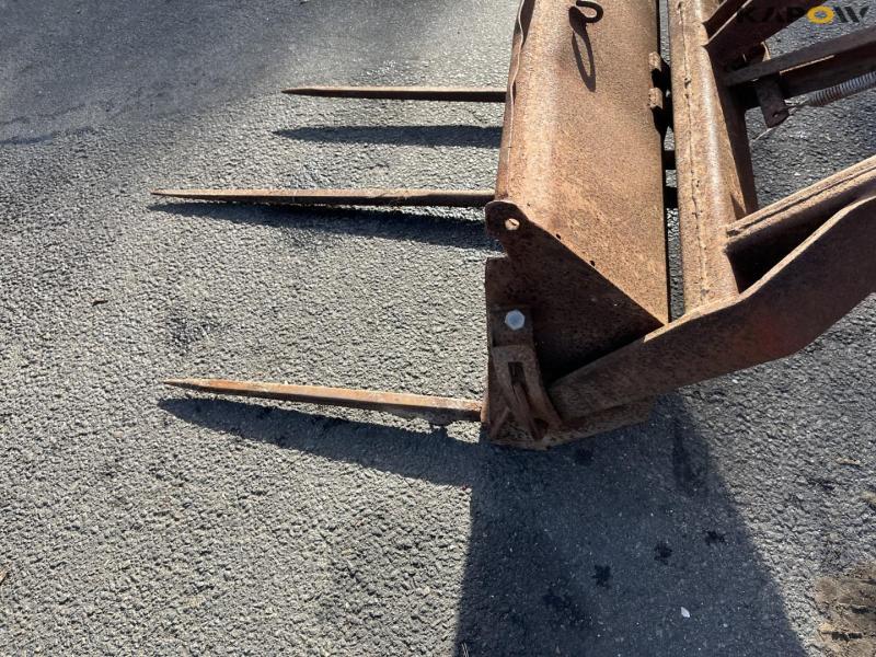 Deutz D4006 front loader tractor 14