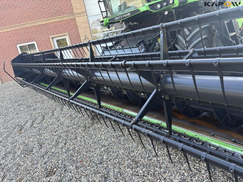 Deutz Fahr C9306 TS combine harvester 16