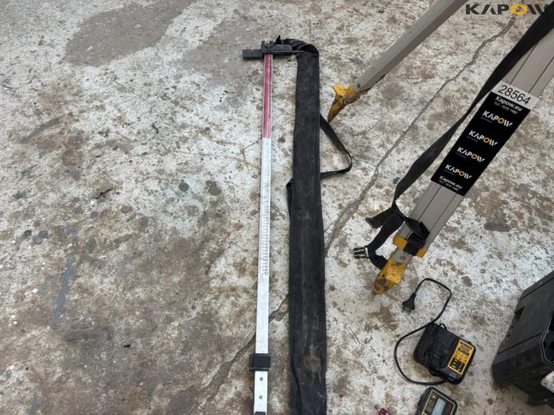 Dewalt DCE074R rotary laser with equipment 22