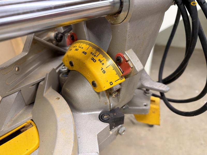 Dewalt chop/mitre saw 7