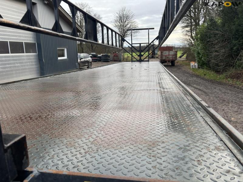 Dinapolis straw wagon with hydraulically foldable sides 45