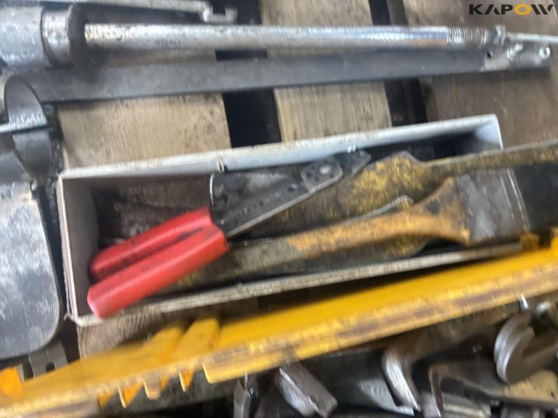 Various puller tools 16