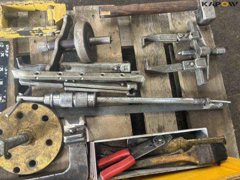 Various puller tools 18