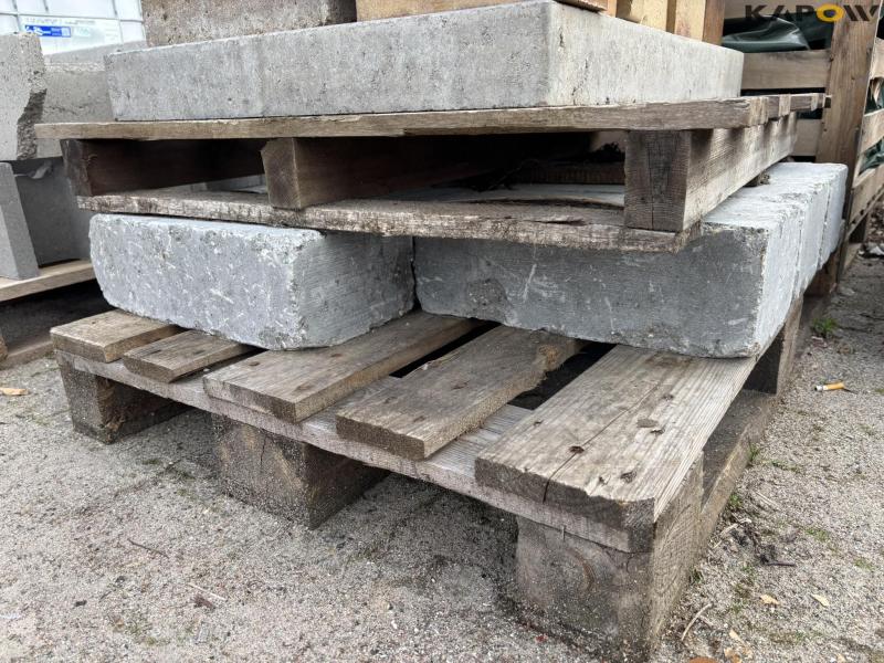 Various paving stones 84