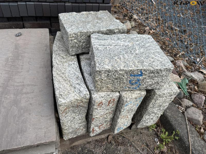 Various paving stones 102