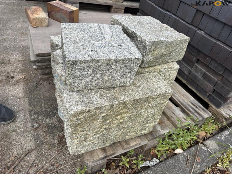 Various paving stones 104