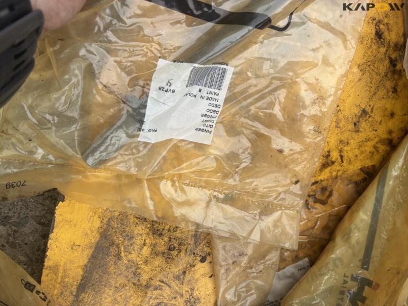 Various parts for New Holland combine harvester 41