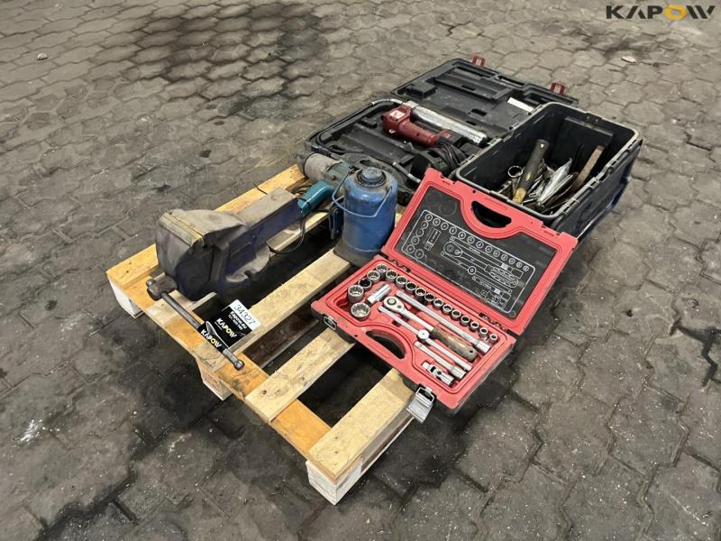 Various power tools and workshop equipment from service vehicle 2