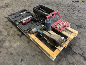 Various power tools and workshop... 