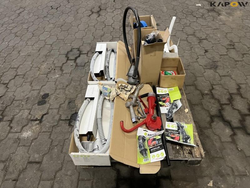 Various hand pumps - New 6